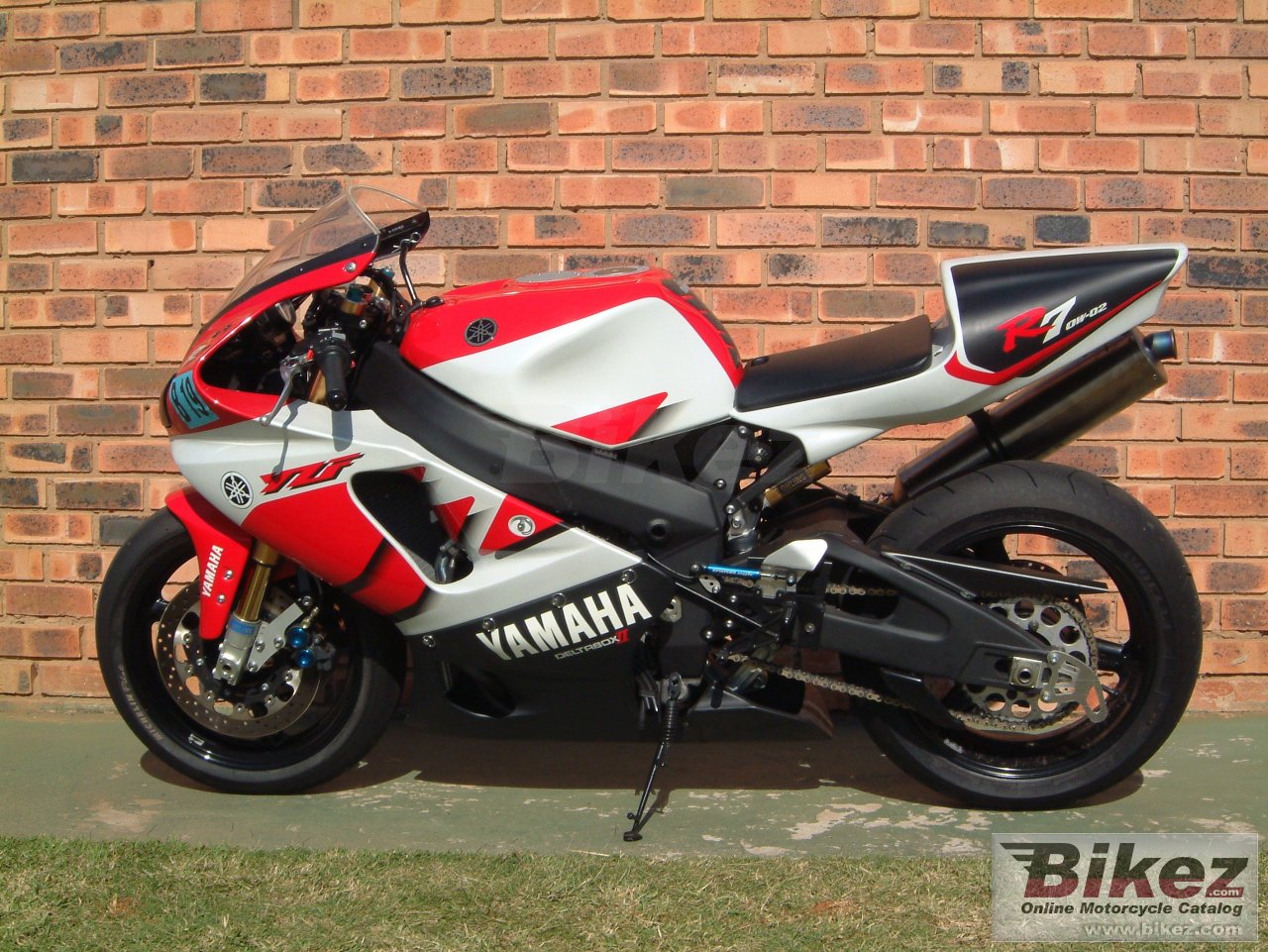 Big  yzf-r7 picture and wallpaper from Bikez.com